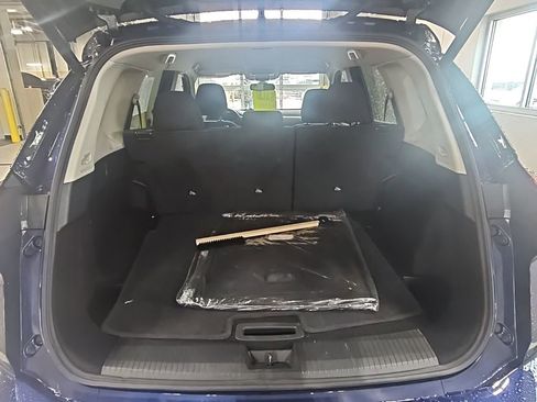 Used 2025 Nissan Rogue SV image 31