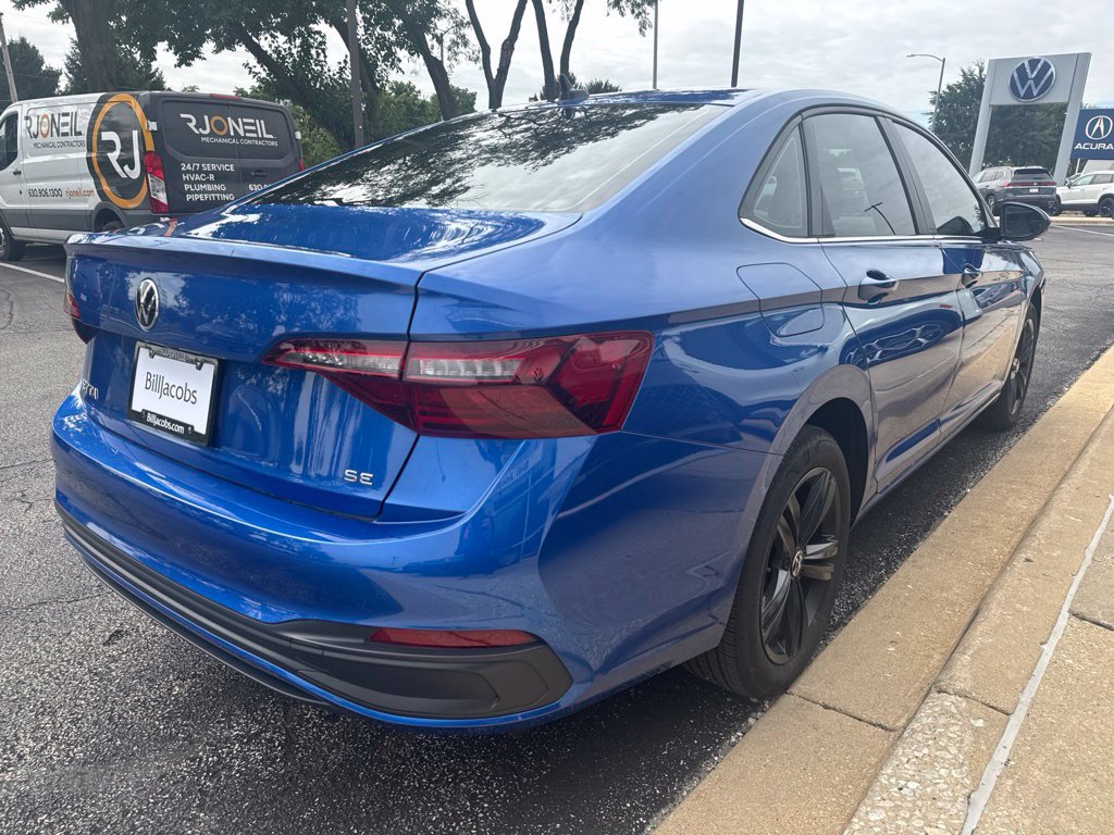 Used 2023 Volkswagen Jetta SE FWD image 7