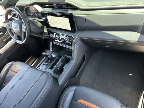 Used 2025 GMC Sierra 1500 AT4 w/ AT4 Premium Package AWD/4WD image 28