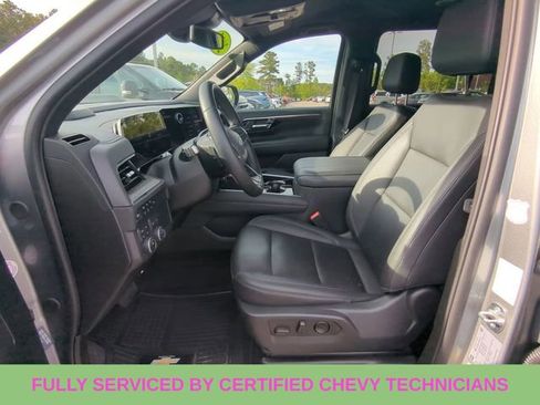 Used 2025 Chevrolet Suburban Z71 image 22