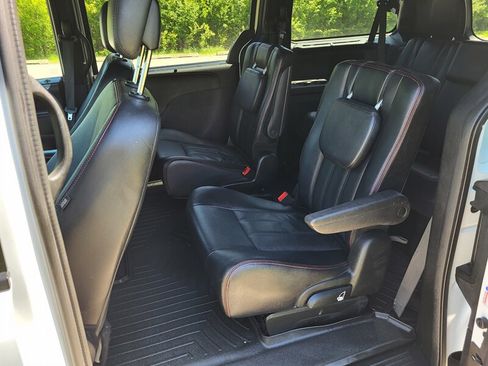 Used 2017 Dodge Grand Caravan GT FWD image 13