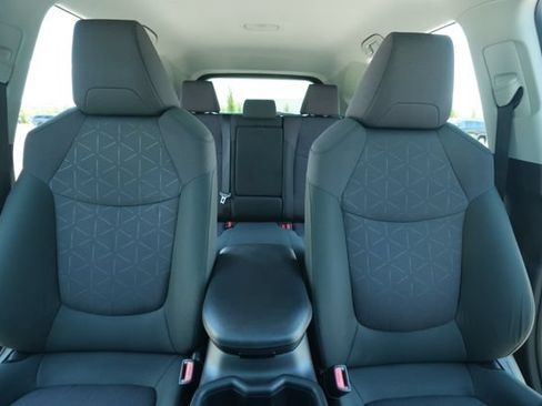 Used 2024 Toyota RAV4 XLE FWD image 38