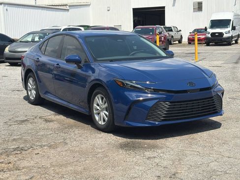 New 2026 Toyota Camry Hybrid FWD image 3