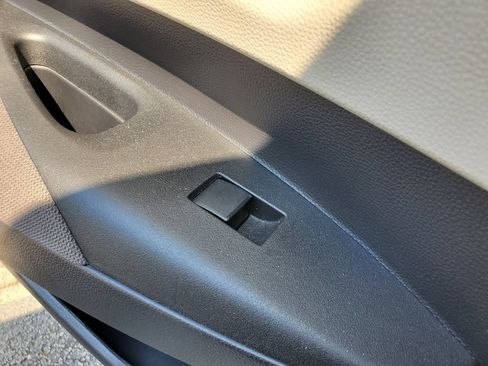 Used 2022 Toyota Corolla LE FWD image 15