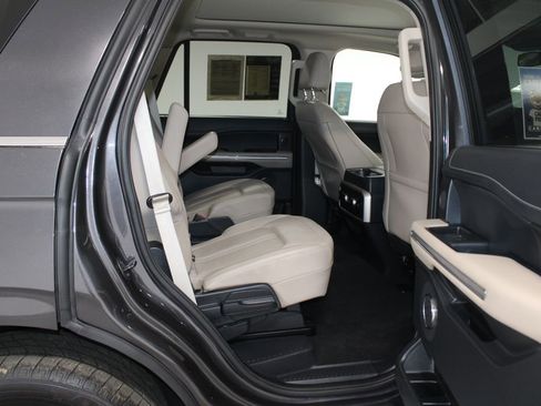 Used 2024 Ford Expedition Limited image 36