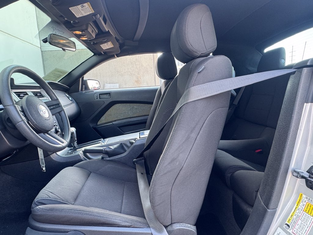 Used 2012 Ford Mustang Convertible RWD image 17