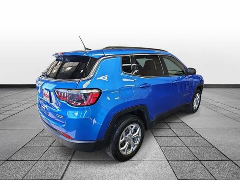 Used 2024 Jeep Compass Latitude AWD/4WD image 4