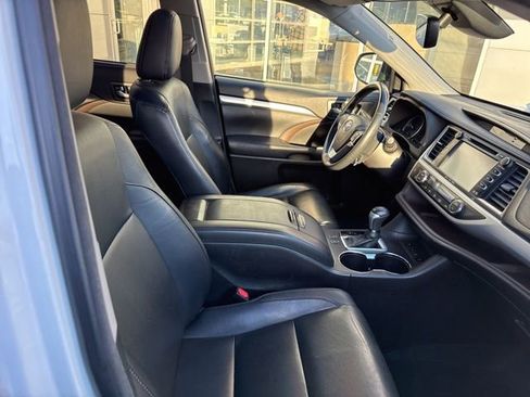 Used 2018 Toyota Highlander XLE image 37
