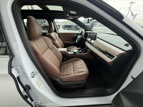 Used 2025 Mitsubishi Outlander SEL image 35