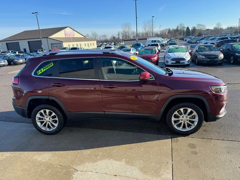 Used 2019 Jeep Cherokee Latitude w/ Cold Weather Group image 4