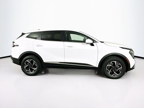 Used 2025 Kia Sportage LX image 10