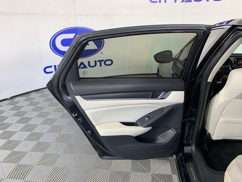 Used 2018 Honda Accord EX image 30