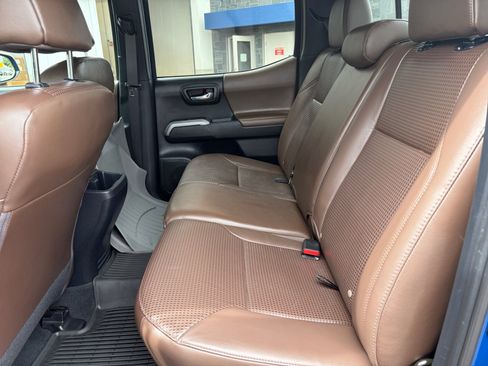 Used 2017 Toyota Tacoma Limited w/ Tow Package AWD/4WD image 16