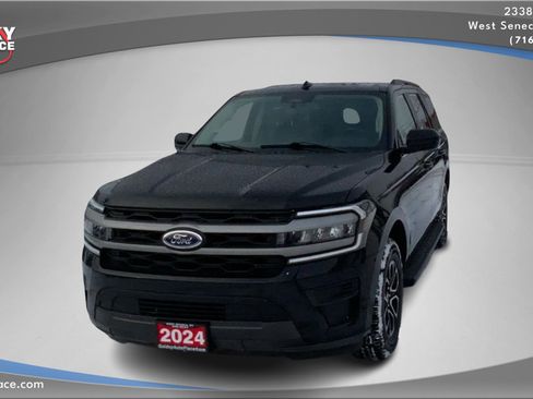 Used 2024 Ford Expedition XLT image 2
