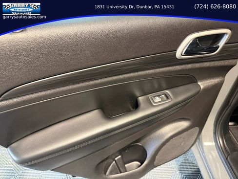 Used 2020 Jeep Grand Cherokee Altitude image 23