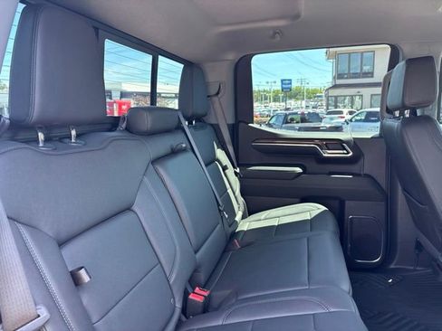Used 2024 Chevrolet Silverado 1500 LT Trail Boss w/ Convenience Package II AWD/4WD image 33