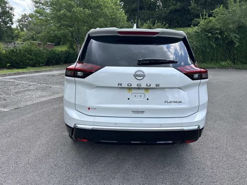 Certified 2025 Nissan Rogue Platinum w/ Platinum Premium Package FWD image 6