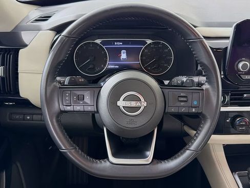 Used 2022 Nissan Pathfinder SV AWD/4WD image 16