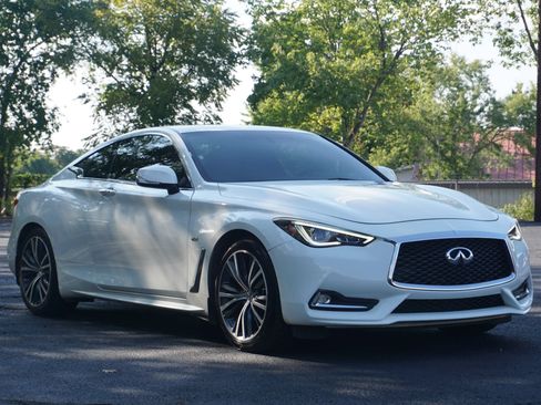 Used 2017 INFINITI Q60 2.0t w/ Moonroof Package AWD/4WD image 3