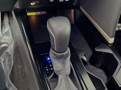 Used 2025 Toyota Camry SE image 24