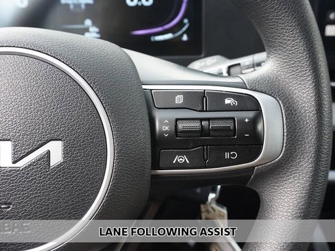 Used 2025 Kia Sportage LX AWD/4WD image 3