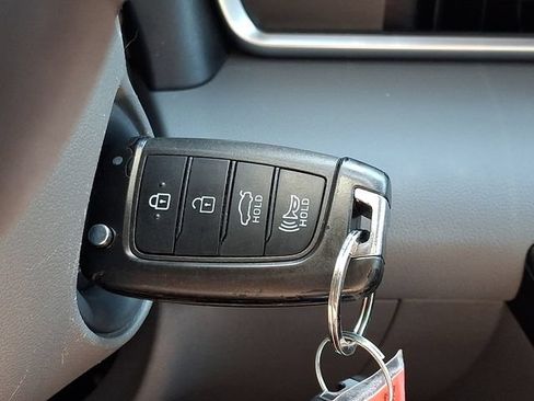 Used 2023 Hyundai Elantra SE w/ Preferred Accessory Package FWD image 22