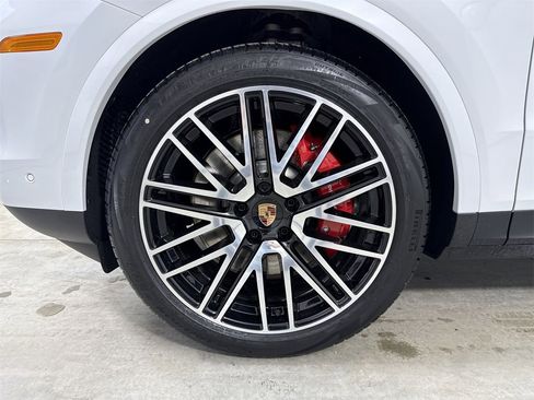 New 2026 Porsche Cayenne S image 13