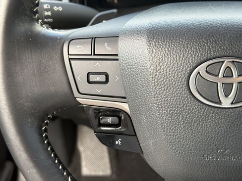 Used 2025 Toyota Camry SE FWD image 29