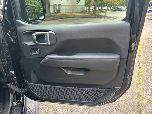 Used 2021 Jeep Gladiator Mojave AWD/4WD image 16