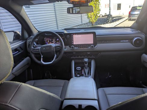 Used 2024 Chevrolet Colorado ZR2 w/ ZR2 Convenience Package III AWD/4WD image 30