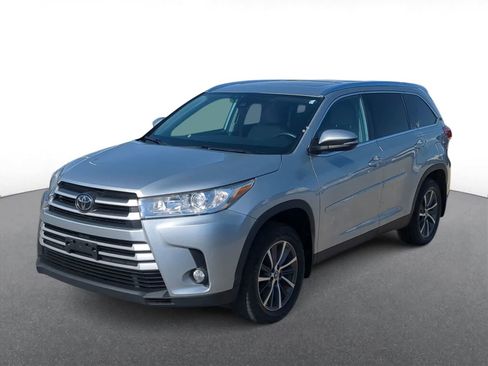 Used 2019 Toyota Highlander XLE AWD/4WD image 4