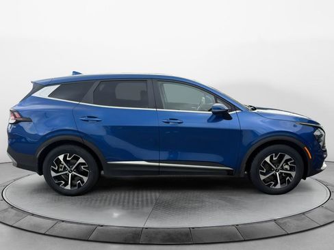 Used 2023 Kia Sportage EX FWD image 2