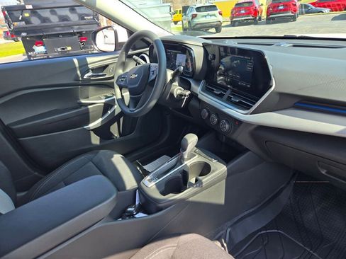 New 2026 Chevrolet Trax LS w/ LS Convenience Package FWD image 5