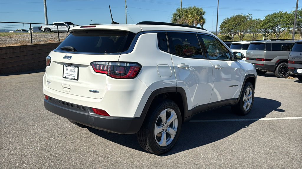 Used 2021 Jeep Compass Latitude w/ Sun and Sound Group AWD/4WD image 7