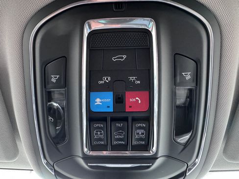 Used 2024 Jeep Grand Cherokee L Limited image 28