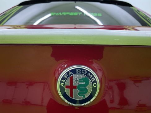 Used 2017 Alfa Romeo Giulia AWD image 13