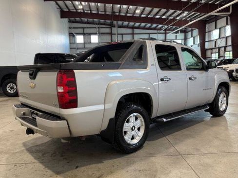 Used 2008 Chevrolet Avalanche LTZ AWD/4WD image 8