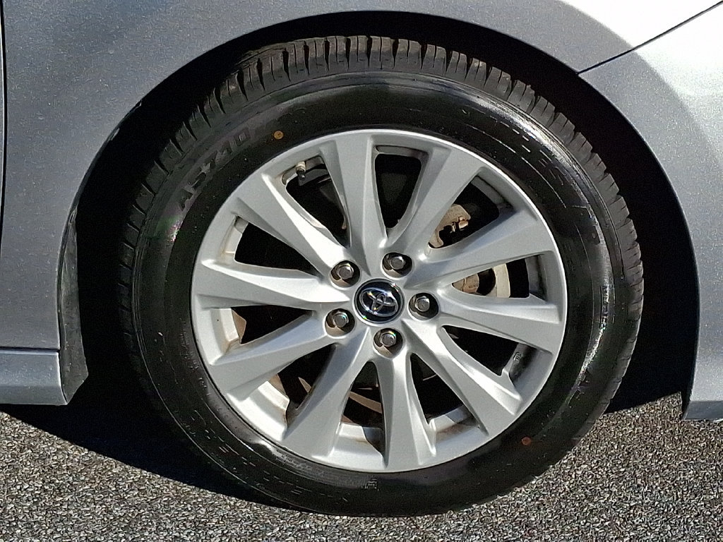 Used 2019 Toyota Camry LE w/ Convenience Package FWD image 8