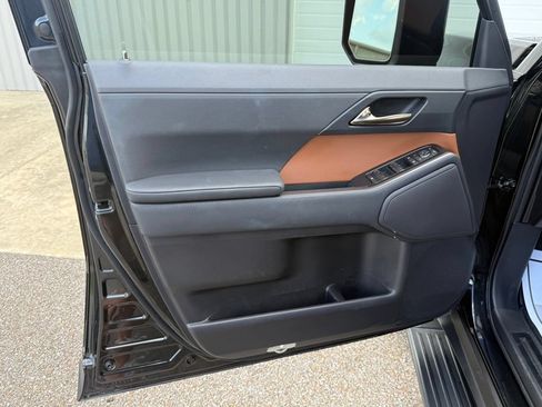 Used 2025 Lexus GX 550 w/ Cold Area Package AWD/4WD image 31