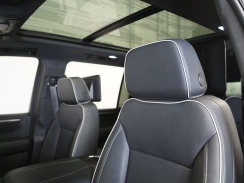 Used 2025 Chevrolet Suburban Premier AWD/4WD image 12