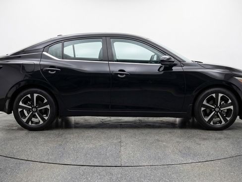 Used 2025 Nissan Sentra SV image 9