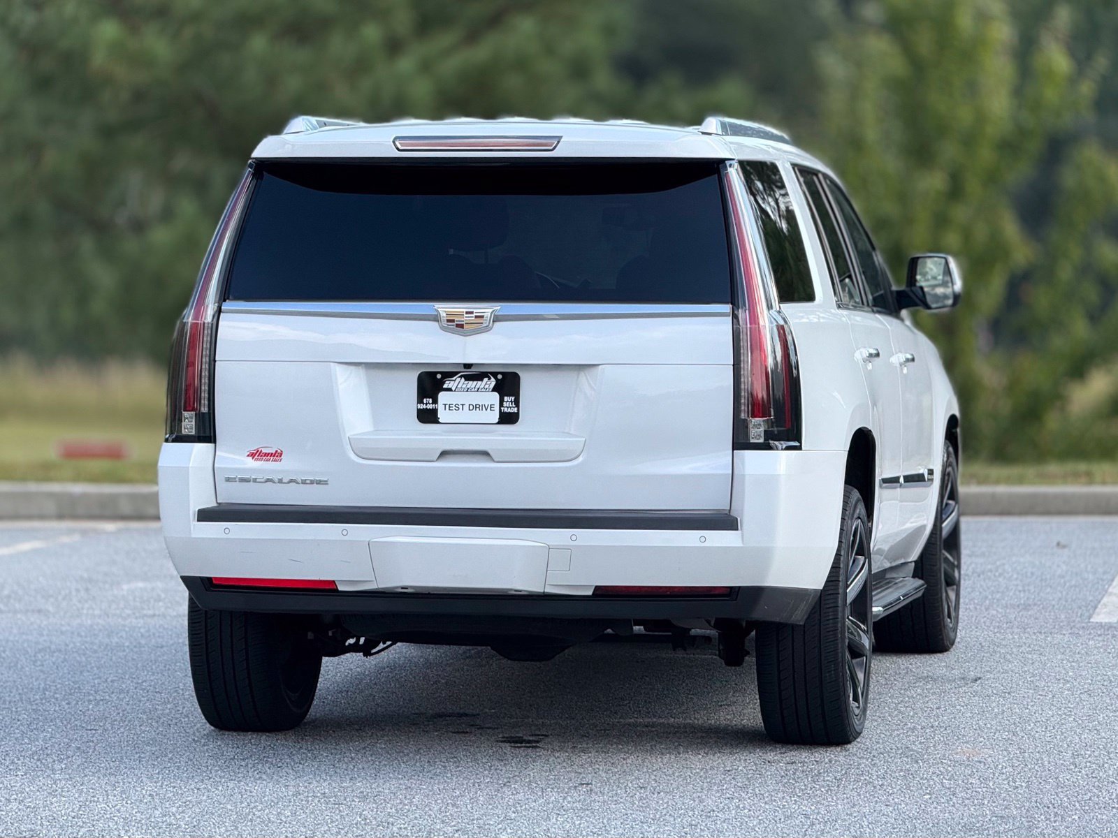 Used 2016 Cadillac Escalade Luxury AWD/4WD image 7