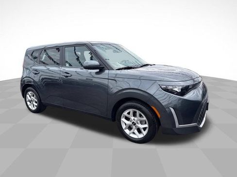 Used 2023 Kia Soul LX w/ Option Group 015 FWD image 3
