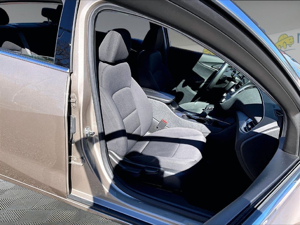 Used 2025 Chevrolet Malibu LT FWD image 11