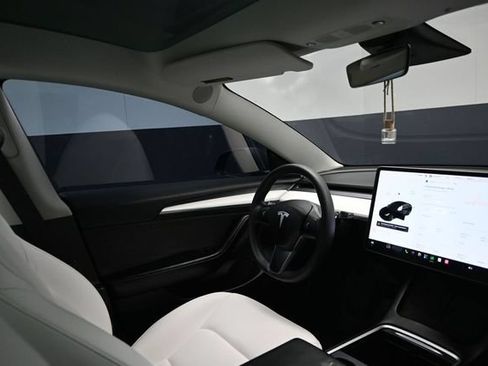 Used 2022 Tesla Model 3 Long Range AWD/4WD image 16
