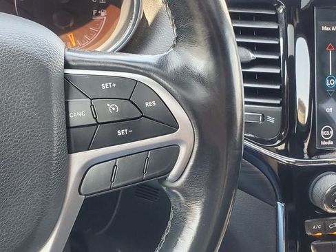 Used 2020 Jeep Grand Cherokee Altitude AWD/4WD image 13