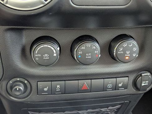 Used 2017 Jeep Wrangler Unlimited Sahara w/ Connectivity Group image 17