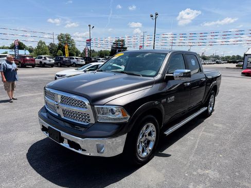 Used 2017 RAM 1500 Laramie w/ Convenience Group AWD/4WD image 9