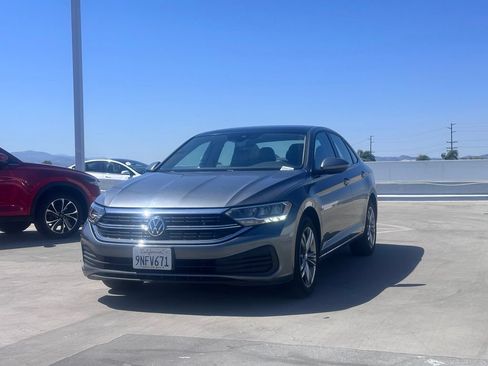 Used 2024 Volkswagen Jetta SE FWD image 5