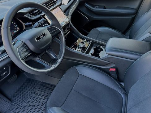 New 2023 Jeep Grand Cherokee Trailhawk w/ Advanced Protech Group II AWD/4WD image 9